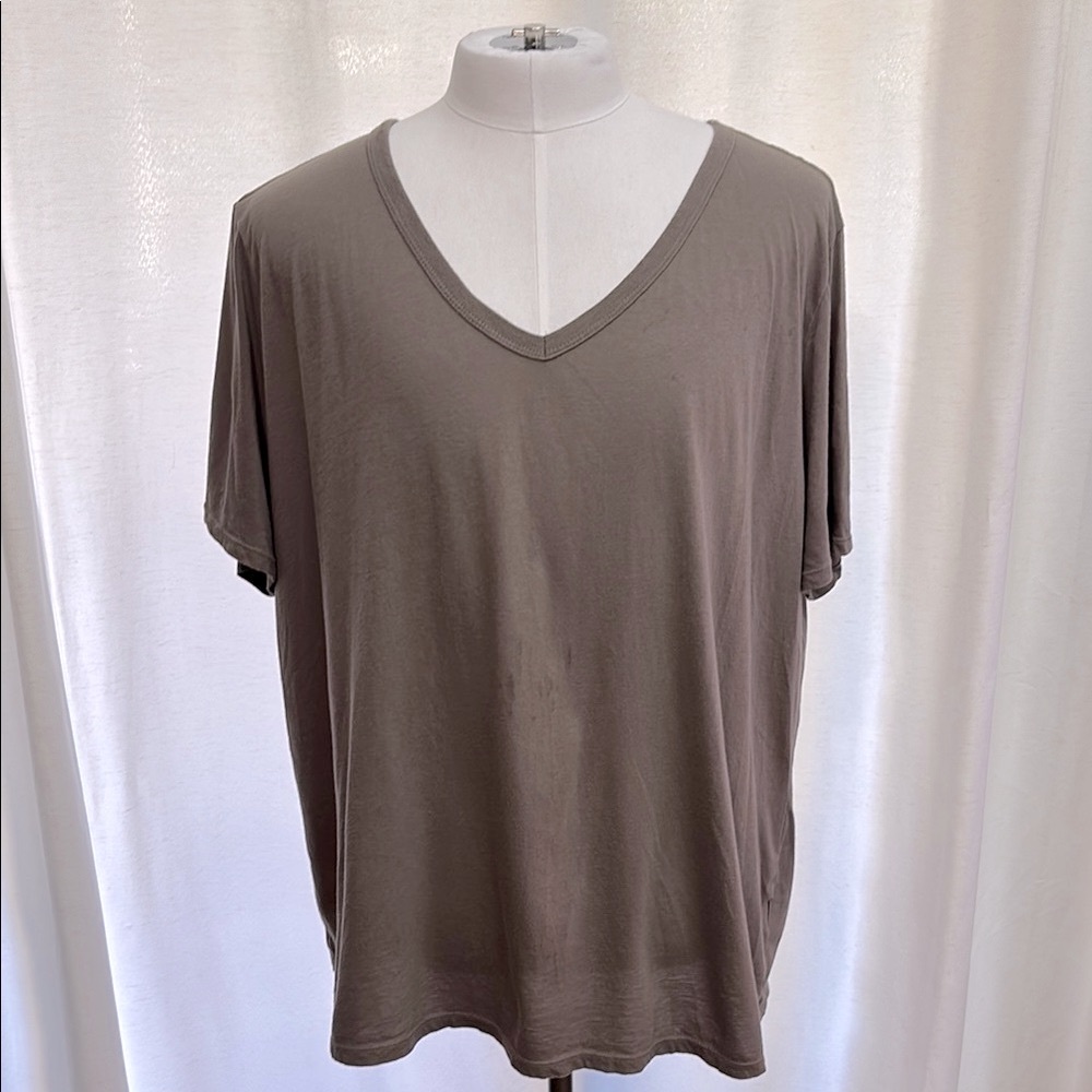 Women's Short Sleeve V-Neck T-Shirt - Ava & Viv Beige Size 2X